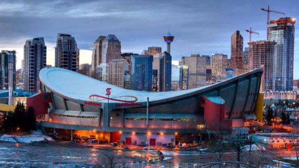 [size=85]Imagem 2 – Vista Lateral do Scotiabank Saddledome. (Imagem disponível em [url=https://goo.gl/emfQCo]https://goo.gl/emfQCo[/url]) Acesso em: 12 mai 2017.[/size]