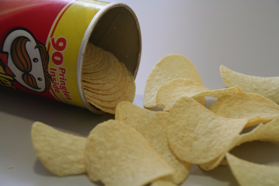 [justify][size=85]Batata Pringles. Fonte: [url=https://pixabay.com/pt/pringles-chips-lanche-junk-food-331944/]https://pixabay.com/pt/pringles-chips-lanche-junk-food-331944/[/url] Acesso em: 22 mai. 2017.[/size][/justify]