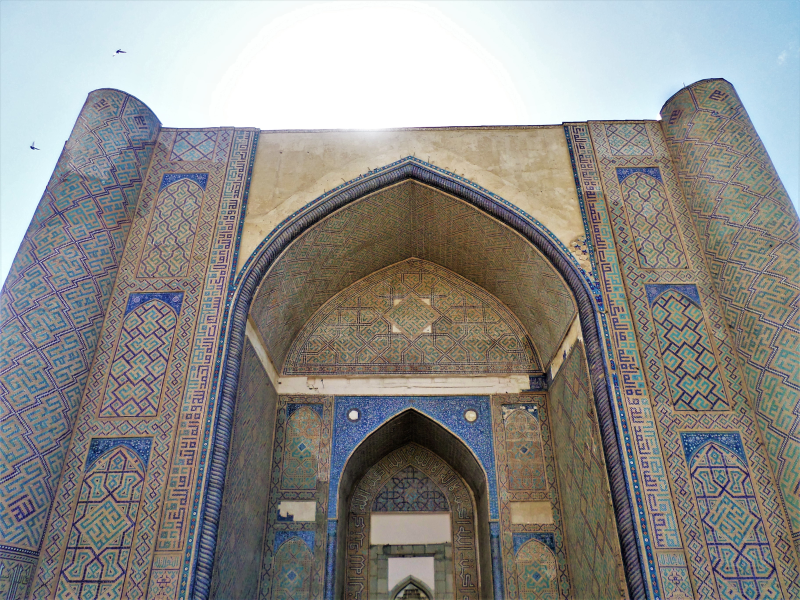 voorgevel van de Bibi Khanum moskee in Samarkand