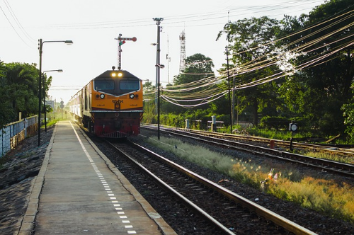 Bildquelle: https://pixabay.com/de/zug-eisenbahn-reisen-der-bahnhof-2887610/