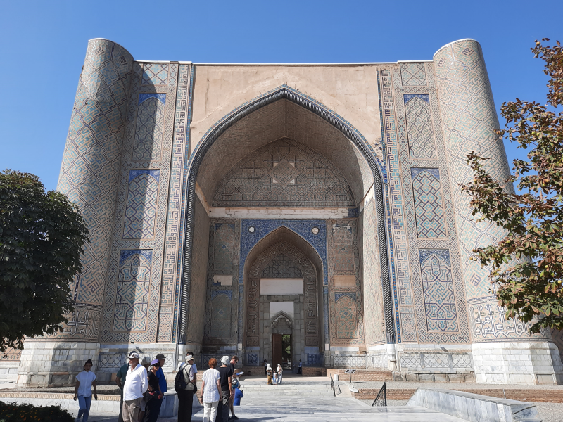 inkompoort van het Bibi Khanum complex in Samarkand