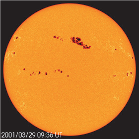 [size=85][size=100]Sonnenoberfläche mit Sonnenflecken[/size]
[size=50](NASA/SDO/Goddard Space Flight Center https://svs.gsfc.nasa.gov/11136)[/size][/size]