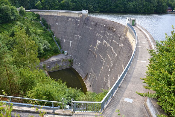 Staumauer in Dobra, Niederösterriech (Quelle: [url=https://commons.wikimedia.org/wiki/File:Dobra_Staumauer.jpg?uselang=de]WikiMedia Commons[/url])