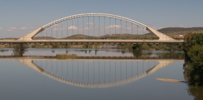 Puente Lusitania, en Mérida (España)