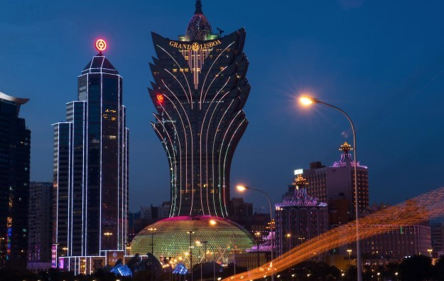 Two Korean foreign-only casino operators have extended their gaming shutdowns in line with efforts to curb the further spread of the COVID-19 pandemic, according to their respective filings with the Korea Exchange on Monday. The two operators' various gaming venues have been suspended since March 24.

Paradise Inc., one of the operators, told the Korea Exchange on Monday (April 6) that it will extend the suspension of its four casino operations in Seoul, Incheon, Jeju and Busan until 6 a.m. on April 13. The Korea Exchange stressed that its hotel operations are still "operating."

A spokesperson for Paradise told GGRAsia that the company's casino suspension "depending on the situation" regarding the country's COVID-19 disease could eventually be extended for another week from April 13.

Grand Korea Leisure Inc., another foreigner-only casino operator, said in a filing that it will suspend operations of its casinos until April 20 as an affiliate of the Korea Tourism Organization, the country's official tourism agency.

Grand Korea Leisure operates three foreigner-only casinos in Korea under the 'Seven Luck' brand.

The company said in its latest filing that it expects casino loss revenue, as measured starting with the March 24 game shutdown, to reach 36.3 billion won ($29.4 million). It added that the estimate was based on the group's daily casino revenue for 2019.

GKL also said it was considering implementing measures to minimize losses during the shutdown. It did not specify which measures it would introduce.

The foreign-only casino sector's efforts are said to be consistent with the country's efforts to push for "social distancing" measures to curb the novel coronavirus outbreak linked to COVID-19. [url=https://www.runarchery.kr/20/]홀짝게임[/url]

South Korea on Sunday confirmed 81 new cases of COVID-19 infections, according to data from the Korea Centers for Disease Control and Prevention. Until then, the country's total number of infections had risen to 10,237, including 741 people classified as imported.

Kangwon Land, the promoter of Kangwon Land, Korea's only casino resort where domestic gambling is allowed, has closed its gaming facilities since Feb. 23. On Friday, it announced that it has extended the temporary closure of its gaming venues again. It has now said that it will reopen at 6 a.m. on Apr. 20.
